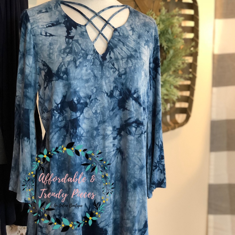 UMGEE NWT | Tie Dye Criss Cross Bell Sleeve Top
